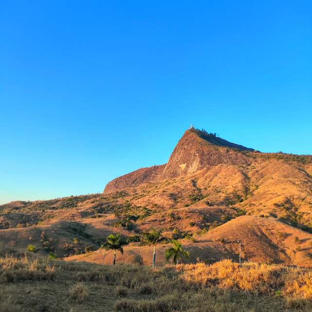 Vista parcial do MONAE Pico do Ibituruna.