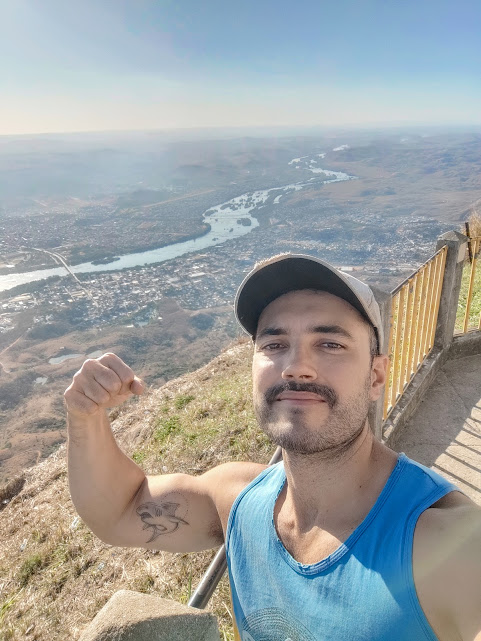 Visão panorâmica no Pico do Ibituruna.