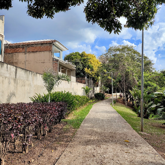 Uma das pistas de caminhada do Parque Primeiro de Maio. 25/08/2026